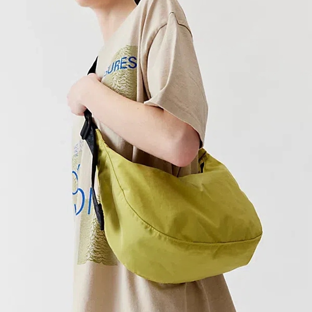 Baggu Medium Nylon Crescent Bag in Lemongrass